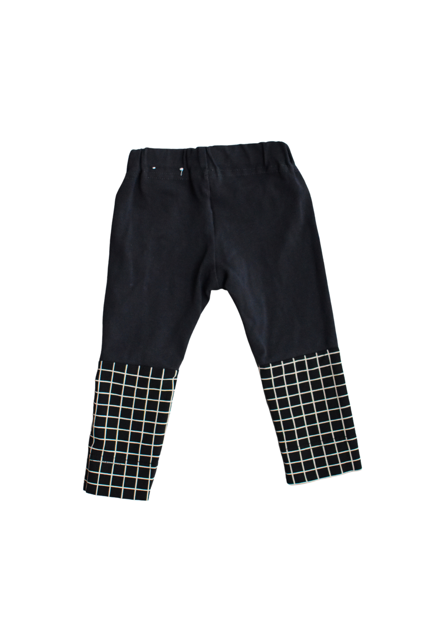 mustat-valkoinen-verkkokuvio-lahkeissa-collegehousut-blaa